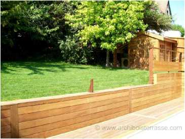abris de piscine en bois, parement mural et protection sécurite