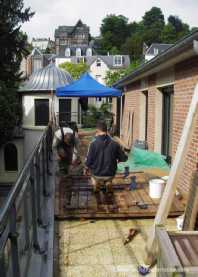 balcon pose de la terrasse bois sur les dalles