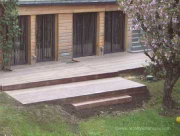 Contre-terrasse en bois pour compenser une différence de niveaux contre-terrasse en bois compensation de niveau
