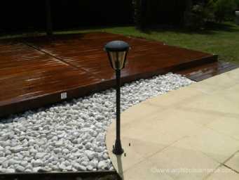 Complément indispensable de la terrasse en bois - éclairage avec candélabre à led candelabre led terrasse bois