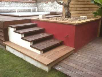 Marches d’accès d’une piscine en bois réalisée par nos soins à Vernon, Eure (27) Normandie escalier et marches pour piscine en bois