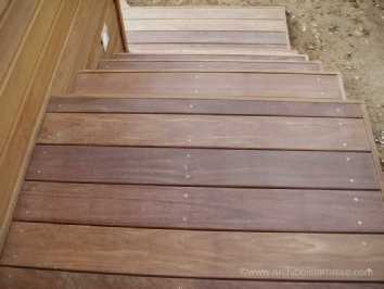 Escalier d' extérieur avec marches et perron en bois réalisé à Clamart, Hauts-de-Seine (92) escalier exterieur marche et perron bois
