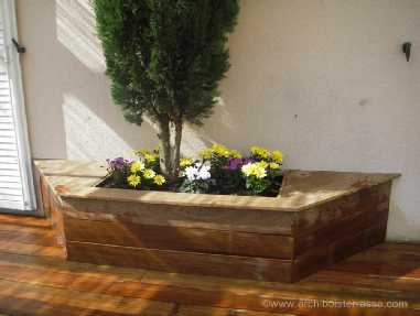 Jardinière en bois sur-mesure, posée sur la terrasse jardiniere bois sur mesure