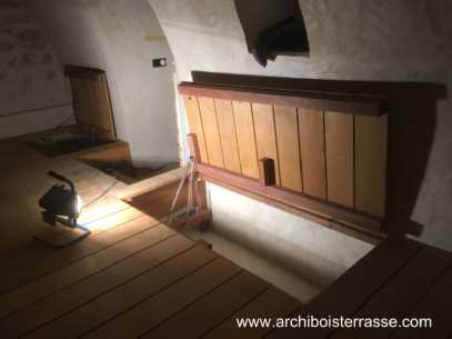 piscine en sous-sol avec terrasse et coffres en bois ( trappes sur vérins )