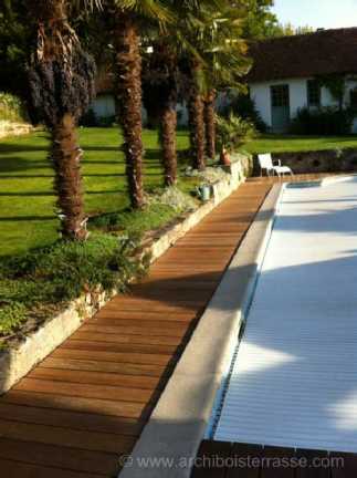 entourage de piscine en bois au chateau