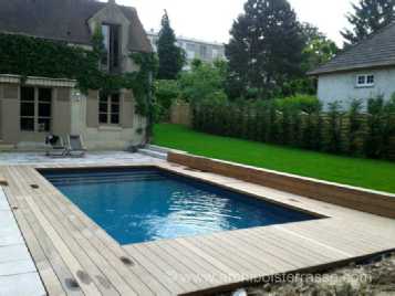 entourage de piscine dallage pierre et bois