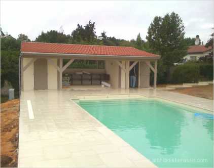 pool house de piscine en bois