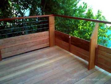 Rambarde de terrasse d'extérieur sur pilotis