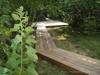 sentier en bois avec terrasses 93