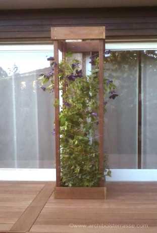 Jardinière et support végétal intégré à une terrasse en bois jardiniere et support vegetal en bois