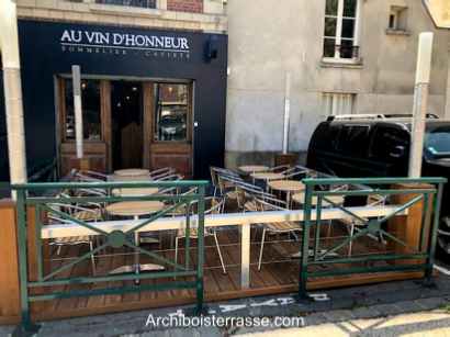 Terrasse de rue pour caviste - sommelier réalisée à Pontoise centre ville
