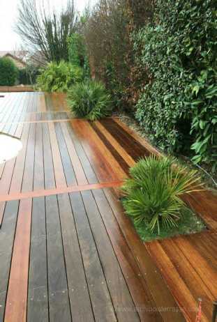 Terrasse avec découpes et bordures sur-mesure pour les végétaux terrasse bois decoupe bordure pour vegetaux