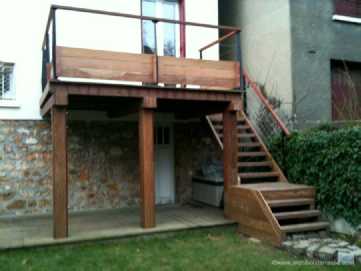 terrasse pilotis et escalier