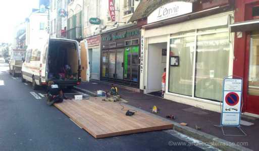 terrasse bois de restaurant sur place parking 27