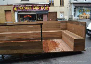 terrasse bois de rue en pente sur pilotis metalliques