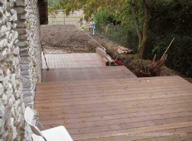 terrasse pilotis en cours de construction