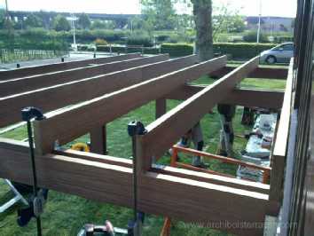 Photo de terrasse sur pilotis en cours de montage photo terrasse pilotis en cours de montage
