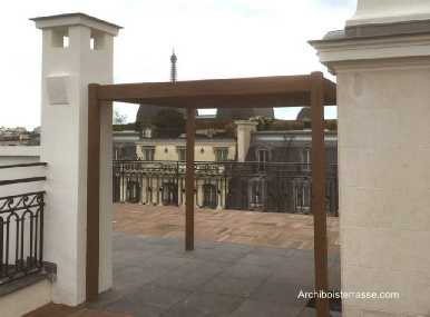 Pergola en bois de toit-terrasse d'hôtel bar restaurant