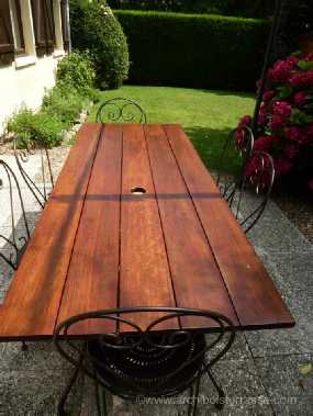 table de jardin en bois exotique