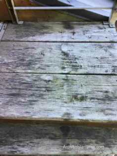 Toit-terrasse en bois pourri avant la rénovation